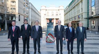 TBMM Başkanı Kurtulmuş, Bükreş'teki Atatürk Anıtı'nı ziyaret etti