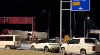 Yüksekova-Van kara yolunda heyelan: Ulaşım durdu