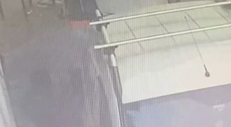 Bursa'da araçlardan eşya çalan hırsız yakalandı; o anlar kamerada