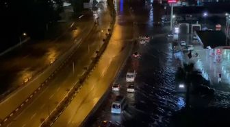 Hatay'da sağanak; cadde ve sokaklar göle döndü