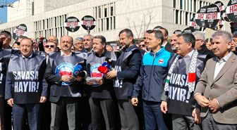 Memur-Sen üyeleri, büyükelçilik önünde, ABD ve İsrail'e tepki gösterdi