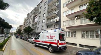 Yakınlarının haber alamadığı yaşlı kadın balkonda bulundu