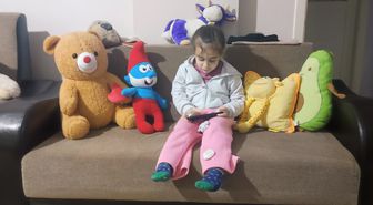 5 yaşındaki Polen, 2 yıldır burnunda tırnak makası zinciriyle yaşamış
