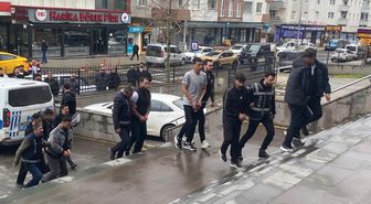 Banka hesabını kiraladığı kişilere ulaşamayınca arkadaşlarını kaçırıp darbettirdi