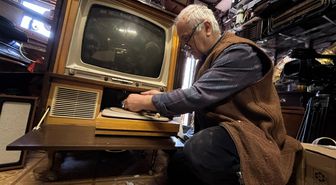 'Nostalji doktoru', 40 yıldır tamirini yaptığı antika radyolara ses veriyor