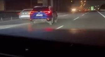 Pendik Tem Otoyolu'nda trafiği tehlikeye atan otomobil sürücüsü kamerada