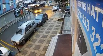 Ümraniye'de İETT otobüsü park halindeki otomobillere çarptı; kaza kamerada
