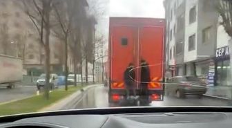 Esenyurt'ta trafikte patenle tehlikeli yolculuk kamerada