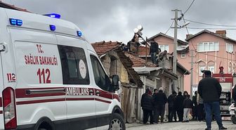 Kütahya'da tek katlı ev çıkan yangında kullanılamaz hale geldi