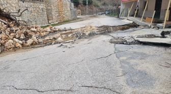 Mersin'de heyelan nedeniyle bazı evler zarar gördü