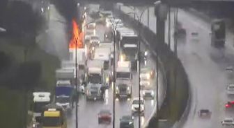 TEM Otoyolu'nda tır yandı, trafikte yoğunluk oluştu