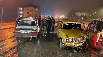 Tünelde faciadan dönüldü, üniversite yolunda kaza: 2 yaralı