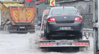 Sarıyer'de yollar göle döndü; sürücüler ilerlemekte güçlük çekti / Havadan görüntüyle