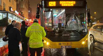 Üsküdar'da kırmızı ışıkta geçen yayaya İETT otobüsü çarptı