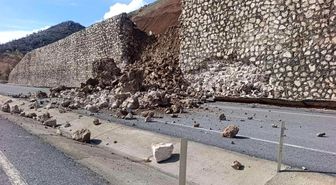 Yağışlara dayanamayan istinat duvarı yıkıldı