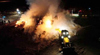 Aksaray'da tonlarca saman balyası alev alev yandı: o anlar dron kamerasında