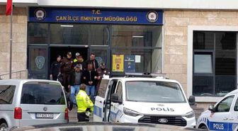 Çaldıkları araçla Edremit'te yakalanan 2 şüpheli tutuklandı