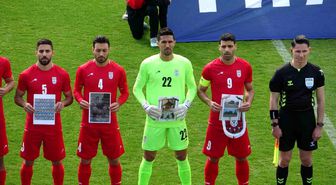İran A Milli Futbol takımı, Kosta Rika maçına savaşta hayatını kaybeden çocukların fotoğrafıyla çıktı
