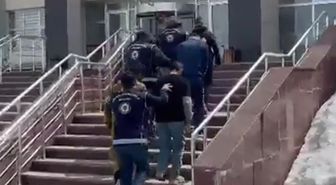 Kars'ta durdurulan kamyonetten 12 kaçak göçmen çıktı