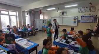 Mehmetçik'in mektupları öğrencilere ulaştı