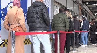 Yasağa saatler kaldı, kuyruk uzadıkça uzadı