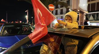 A Milli Takım'ın Dünya Kupası'na katılması İzmir'de kutlandı