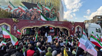 ABD-İsrail saldırısında ölen Devrim Muhafızları Komutanı Tengsiri için Tahran'da cenaze töreni düzenlendi