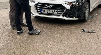 Adana'da otomobille çarpışan motosikletin sürücüsü yaralandı