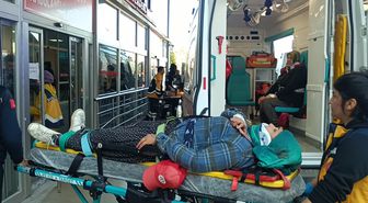 Adana'da tarım işçilerini taşıyan minibüs devrildi: 17 yaralı
