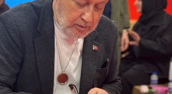 Ahmet Özhan okurlarıyla bir araya geldi Açıklaması