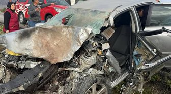 Antalya'da tır ile otomobilin çarpışması sonucu 2 kişi yaralandı