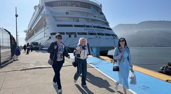 'Astoria Grande' kruvaziyeri 907 yolcusuyla Amasra'ya geldi