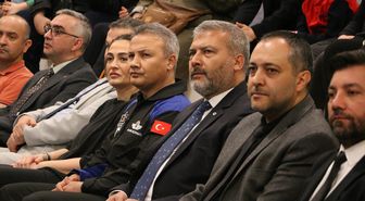 Astronot Alper Gezeravcı, Eskişehir'de üniversite öğrencileriyle buluştu