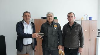 Batman'da belediye otobüsünde unutulan çantadaki altın ile para sahibine teslim edildi