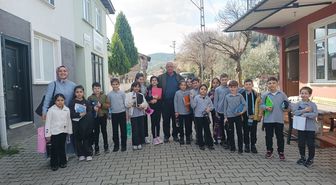 Bilecik'te öğrenciler, köy muhtarlığını ziyaret etti