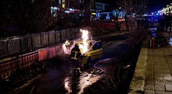 Bitlis'te seyir halindeki otomobil yandı