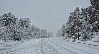 Burdur'un Altınyayla ilçesinde kar yağışı etkili oldu