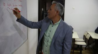 Çalıştığı üniversitede eğitim hayatını sürdürüyor