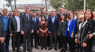 CHP Genel Başkanı Özel, Buca Cezaevi'nde ziyaretlerde bulundu