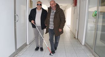 Çöpe giden atık eşyalar engellilerin emeğiyle hediyelik ürüne dönüşüyor