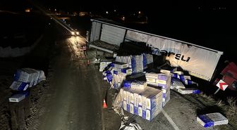 Çorum'da tırın devrilmesi sonucu kapanan Kırıkkale-Tokat kara yolu ulaşıma açıldı