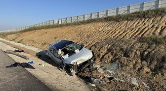 Edirne'de devrilen otomobildeki 4 kişi yaralandı