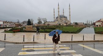 Edirne'de sağanak hayatı olumsuz etkiledi