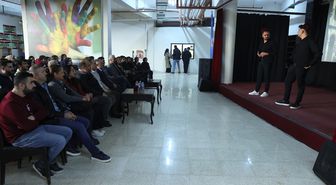 Hakkari'de 'Şair Evlenmesi' ve 'Damat Adayları' tiyatro oyunu sahnelendi