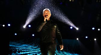 Haluk Levent, Adana'daki Uluslararası Portakal Çiçeği Karnavalı'nda sahne aldı