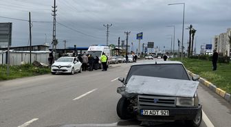 Hatay'da 2 otomobilin çarpışması sonucu 1 kişi yaralandı