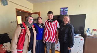 İl şampiyonu otizmli sporcuya imzalı Samsunspor forması hediye edildi