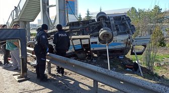 Kahramankazan'da özel halk otobüsü üst geçidin ayağına çarptı, 5 kişi öldü, 14 kişi yaralandı