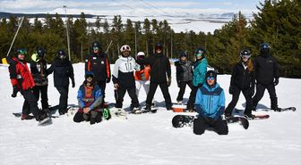 Kars'ta kayak, snowboard, antrenörlük ve kayak öğreticiliği kursu başladı