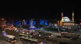 Kayseri'de tarihi yapılar otizmliler için mavi ışıkla aydınlatıldı
